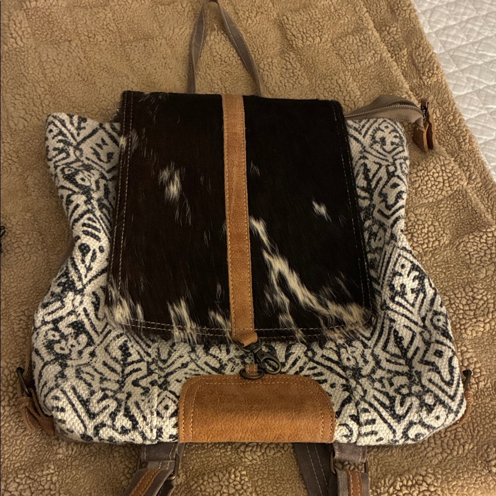 Myra Bag Beige and Black Patterned Interior